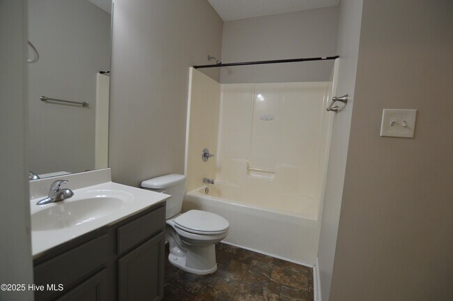 Building Photo - 24 Jasmine Ln