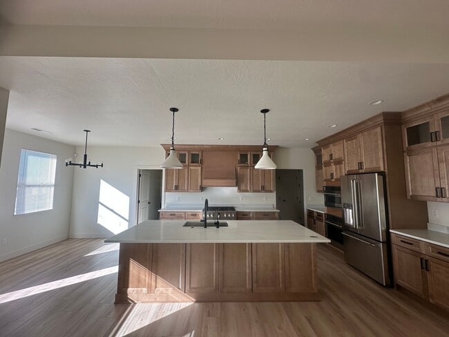 Building Photo - Beautiful New 4 Bedroom Home in Cedar City!