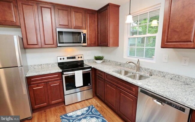 Building Photo - 2609 Dakota St