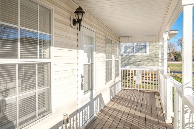 Building Photo - Cute Rental Home Downtown Biloxi