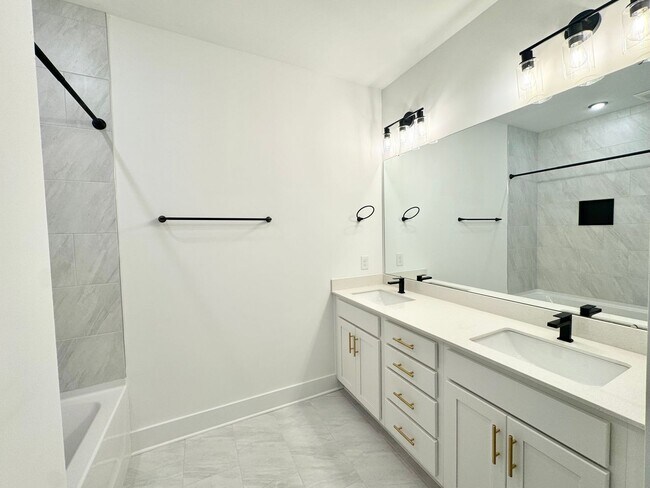 Building Photo - Discover Your Perfect 2-Bed Apartment at Brixton!