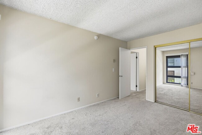 Building Photo - 7777 W 91st St