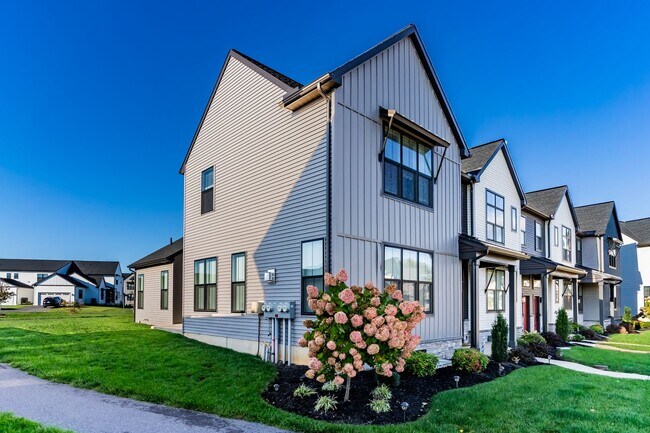 Building Photo - Stunning Single Family in Mechanicsburg