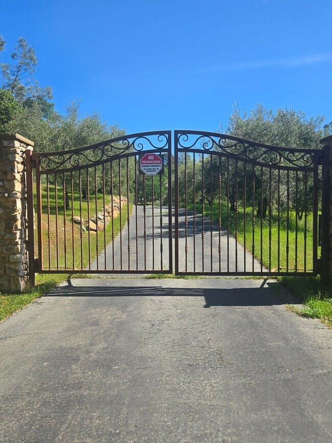 Building Photo - 4979 Florence Ct