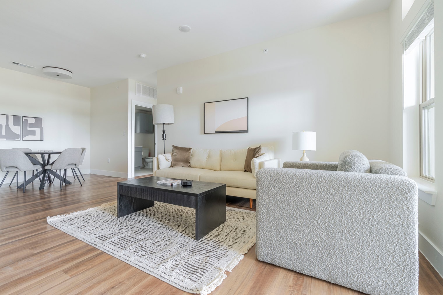 Building Photo - 1501 W Howard Ln