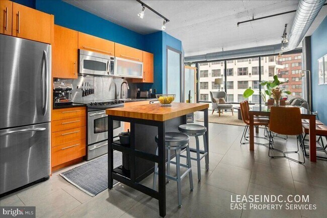 Building Photo - 1133 14th St NW