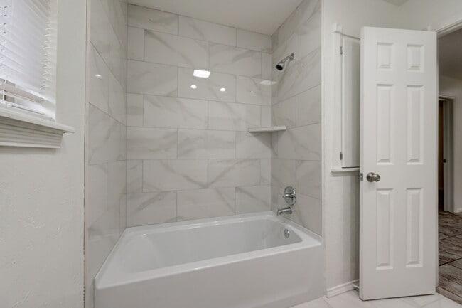 Building Photo - 4012 NW 62nd Terrace