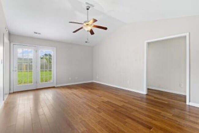 Building Photo - Convenience Meets Comfort in This Charming Home
