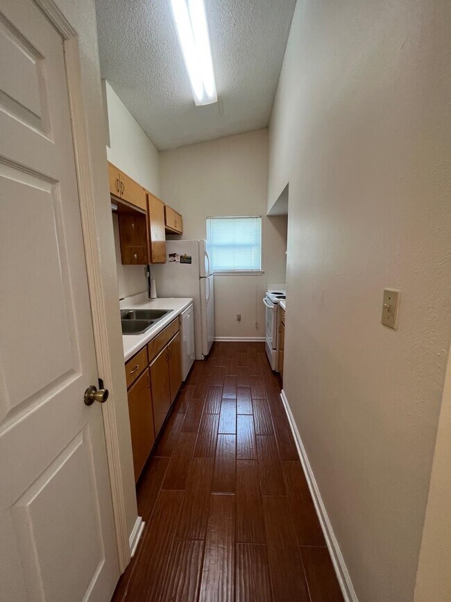 Building Photo - 2231 Treeo Ln