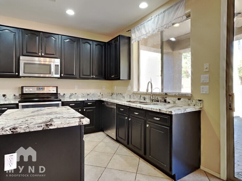 Building Photo - 2534 W Old Paint Trail