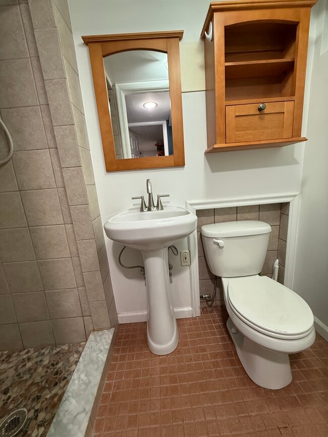 Building Photo - 21 Skidmore Ct