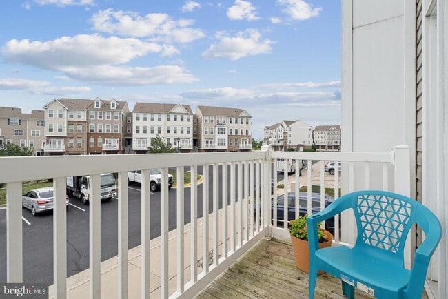 Building Photo - 42227 Canary Grass Square