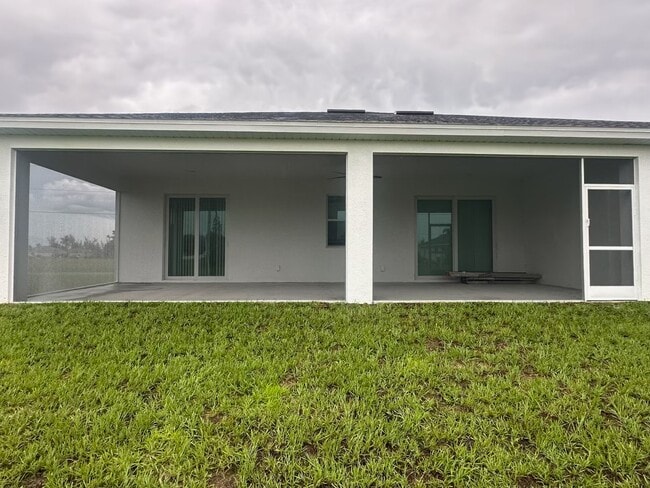 Building Photo - 1724 NW 24th Ave