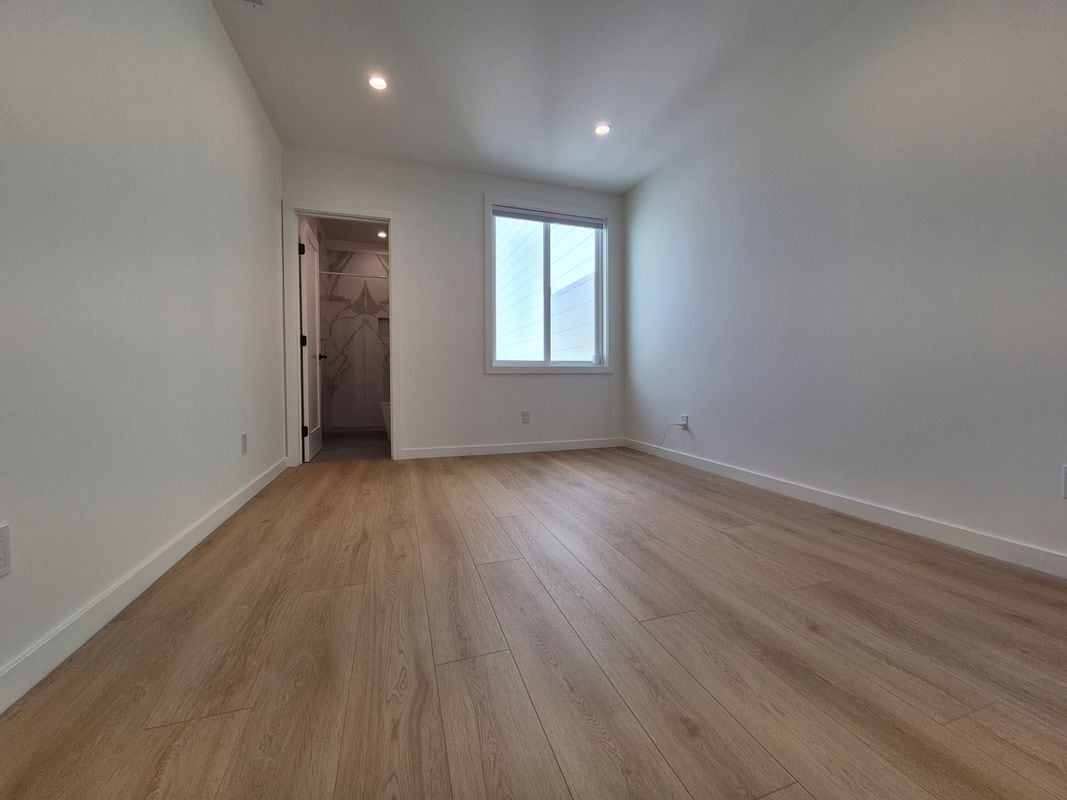 Building Photo - 723 38th Ave