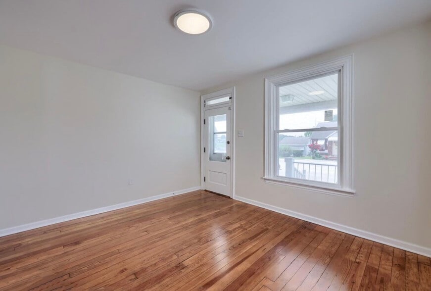 Building Photo - 1202 Baltimore St