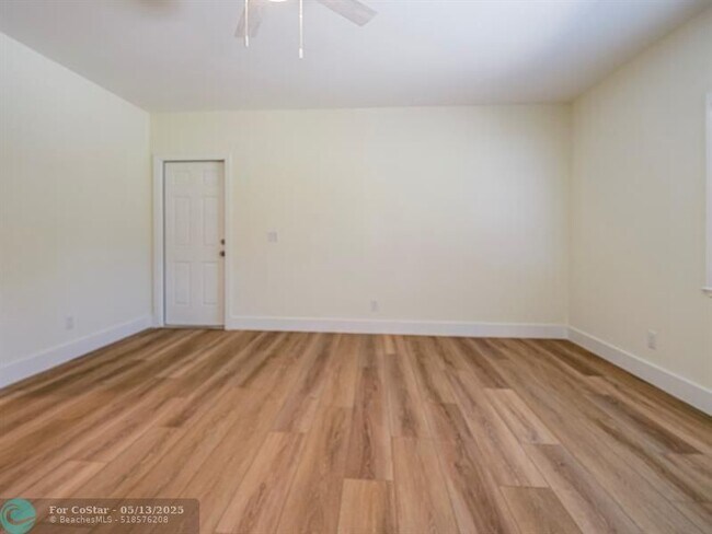 Building Photo - 1845 10th Pl