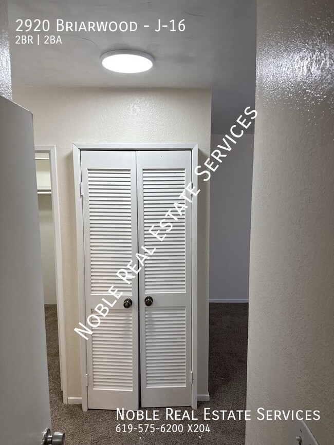 Building Photo - 2920 Briarwood-J-16