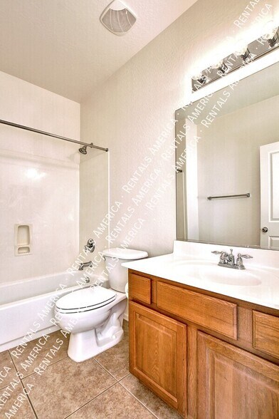 Building Photo - 935 E Blue Spruce Ln