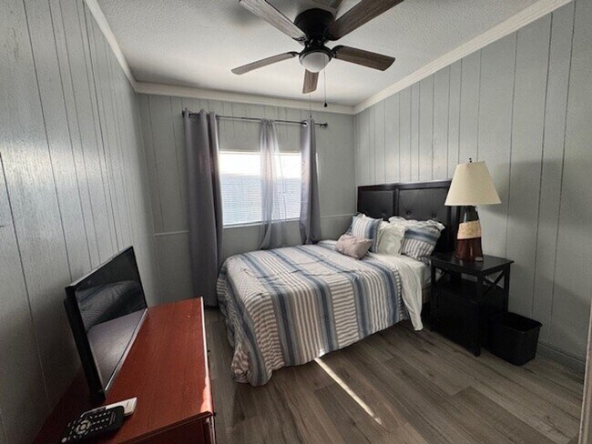 Building Photo - 3 BR 2 bath Furnished home Utilities Included & Brand new Interior-Custom Remodel