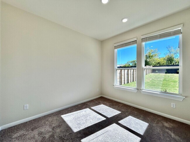 Building Photo - Spacious 4/BR 3/BA Home with Modern Upgrades in Leander