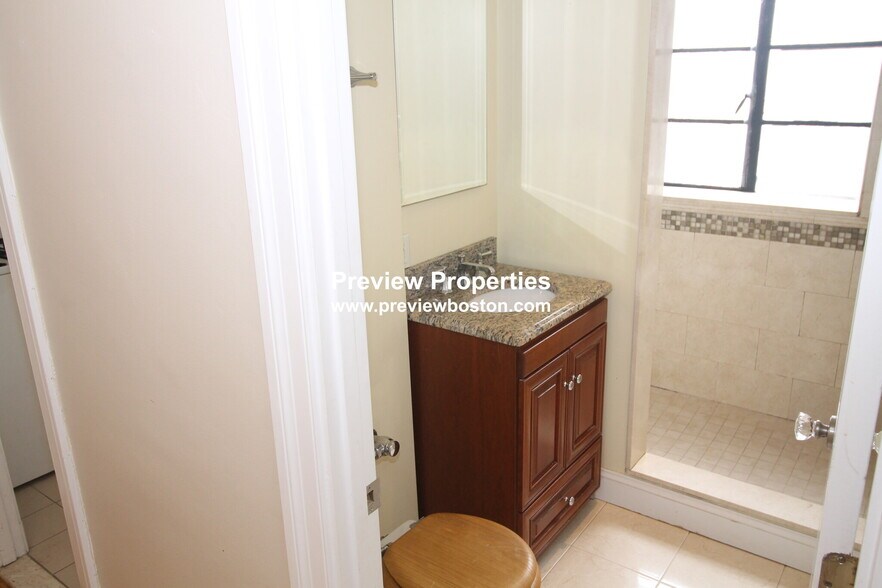 Building Photo - 97 Strathmore Rd