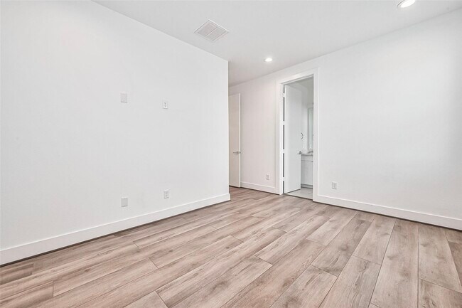 Building Photo - 3510 Hadley St