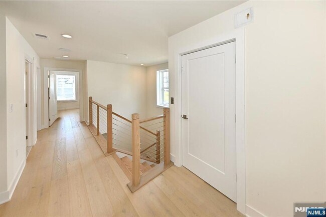 Building Photo - 31 Hearthstone Ct