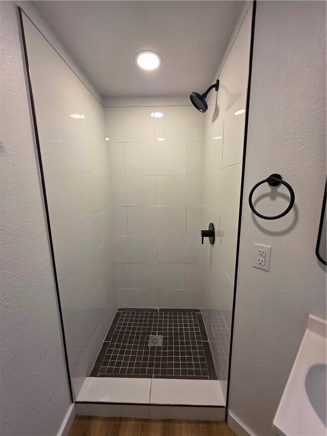 Building Photo - 2404 SE Jayel Terrace