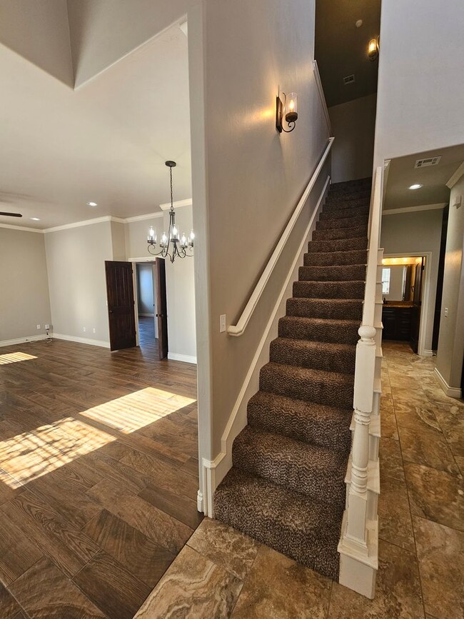 Building Photo - (2) Bed/(2.5) Bath Townhome in Gated Commu...