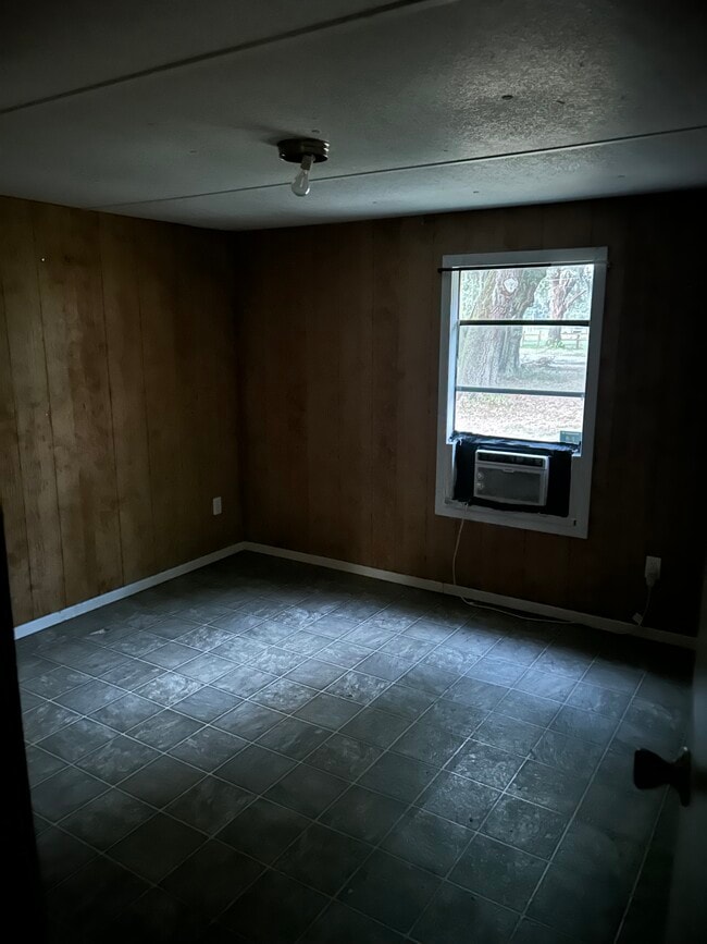 Building Photo - 613 Honeyfarm Ln