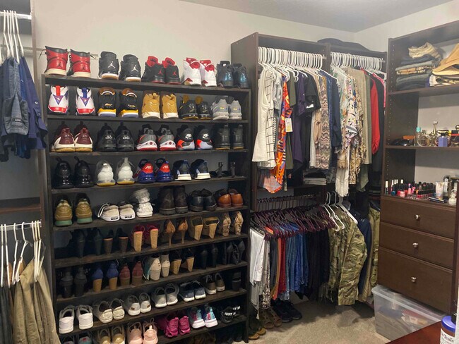 Building Photo - 5747 Periwinkle Ln