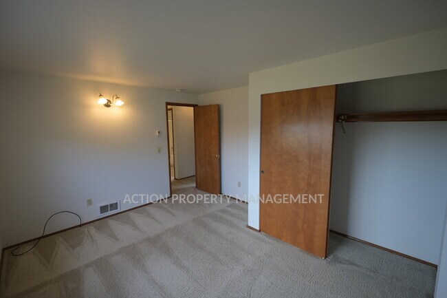 Building Photo - 3 bed 2 bath, 2 car garage in Sequim