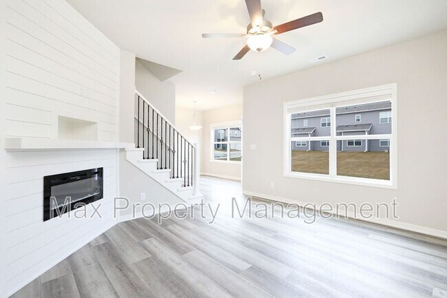Building Photo - 211 NE Whitetail Dr