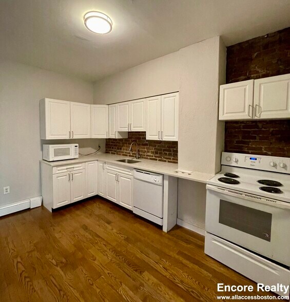 Building Photo - 17 Stearns Rd