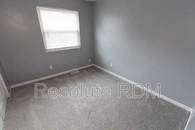 Building Photo - 3826 Ireland Dr