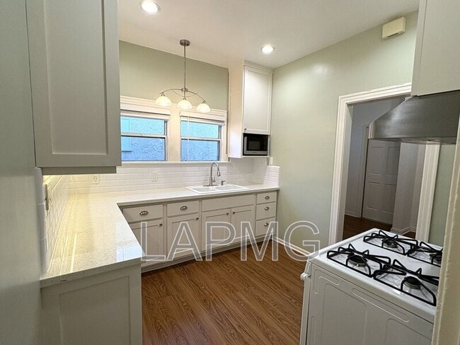 Building Photo - 2751 Pomeroy Ave