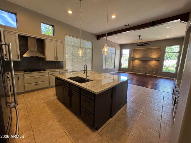 Building Photo - 3172 E Birchwood Pl