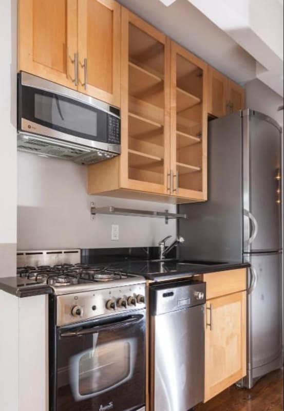 Building Photo - 246 Mott St