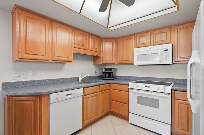 Building Photo - 7910 E Camelback Rd