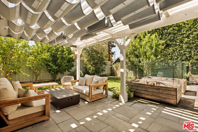 Building Photo - 4841 Don Pio Dr