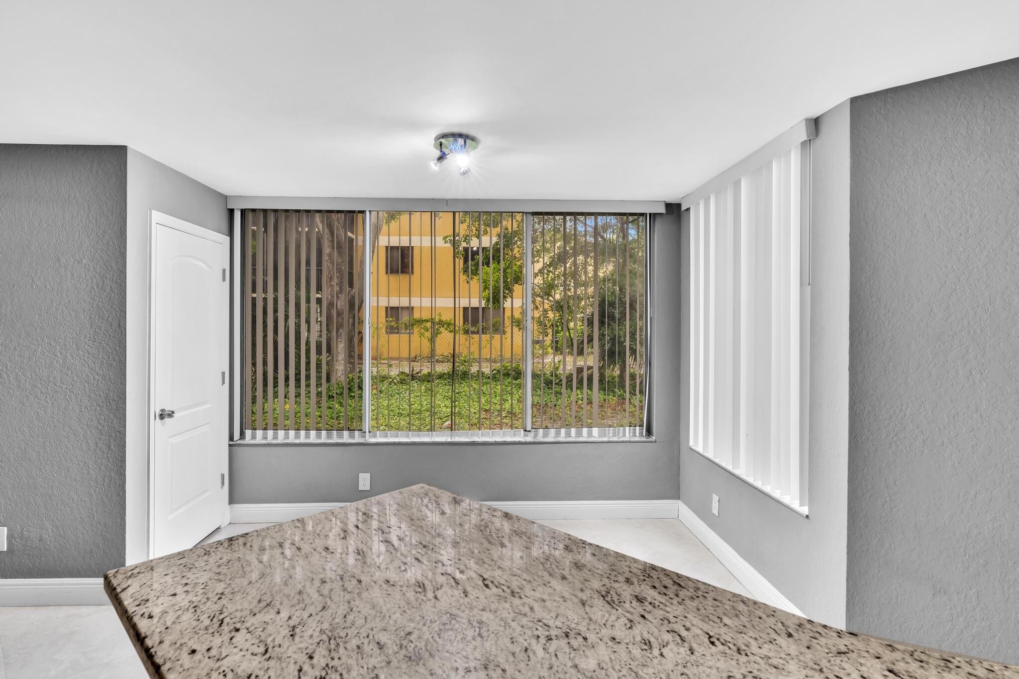 Building Photo - 2881 N Oakland Forest Dr