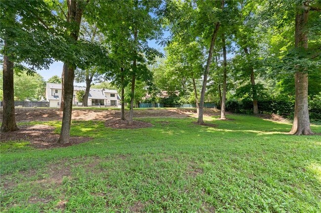 Building Photo - 4562 Columns Dr SE