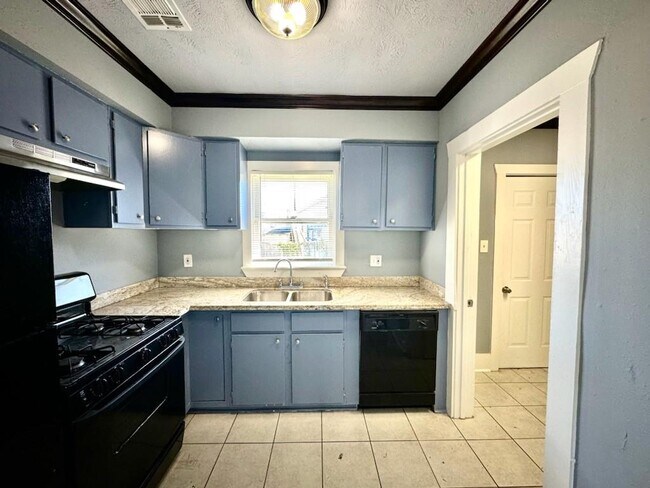 Building Photo - 118 N Drennan St