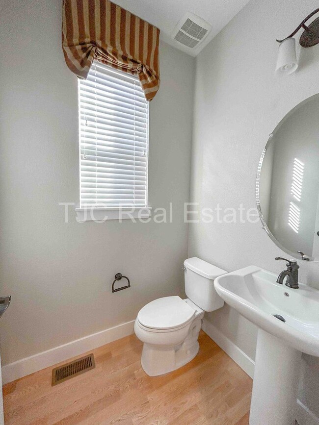 Building Photo - Finished Basement