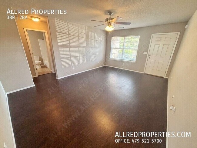 Building Photo - Move in special $300.00 off 1st month's re...