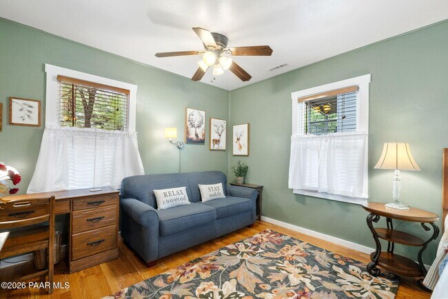 Building Photo - 805 Canyon Dr