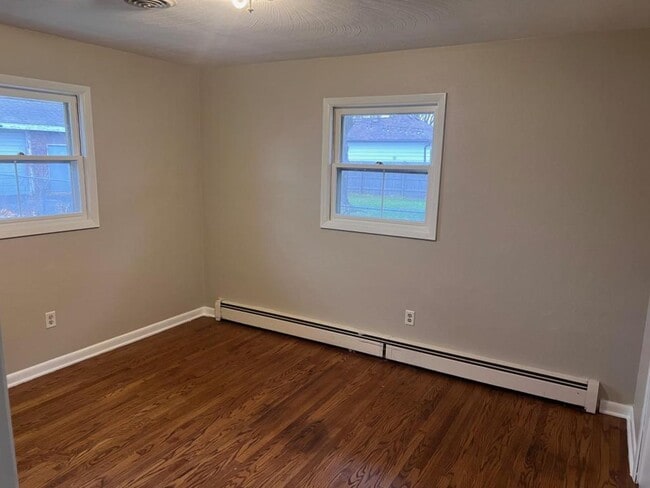 Building Photo - 913 Curtis Ave