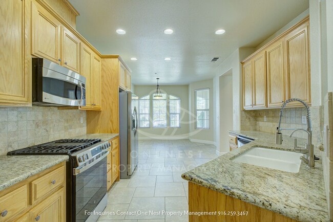 Building Photo - Fantastic Floorplan, great location in Woodland 4+ bedroom, 2 bthm available ASAP