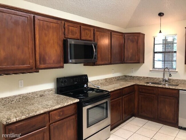 Building Photo - 3 br, 2 bath House - 6204 Los Robles Ln