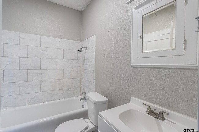 Building Photo - 517 S Bolton St